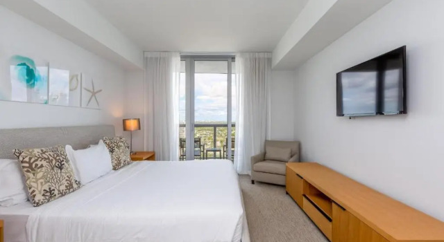 2/2 Miami - Panoramic views at Beachwalk Resort 27th for 6 guests by Ammos VR, Забронировать Курортный отель Курортные отели Халландейл-Бич, Курортный отель