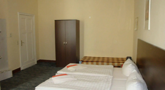 Hotel-Pension Insel Rgen, Prenota Hotel Charlottenburg-Wilmersdorf Berlino, vicino a C. Bechstein Centrum Berlin