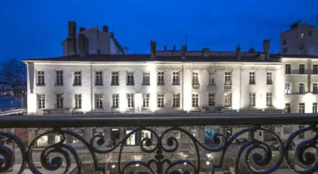 Digital Appartement Mi Hotel, Rezerwuj Hotel Hotele w Rhône z parkingiem, Parking