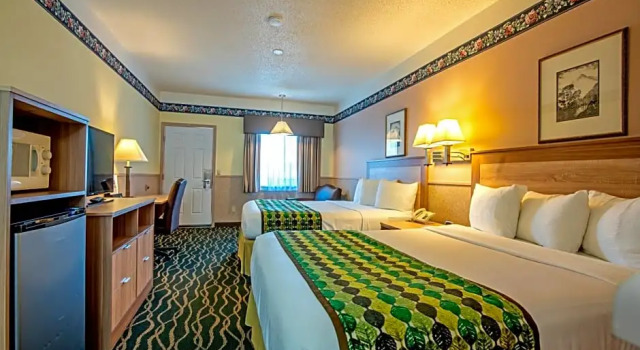 Четырёхместный номер Standard Silver Spruce Inn