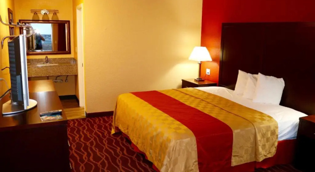 Четырёхместный номер Standard Holiday Lodge - Salem,OR