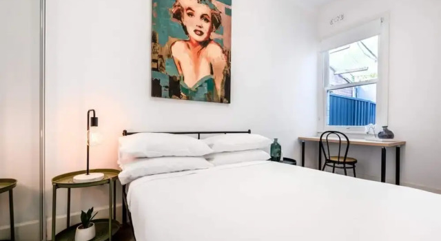 Contemporary 2-bed House in Trendy Enmore, Забронировать Апартаменты/квартира Сидней Sydney Region, рядом с Парк Сидней