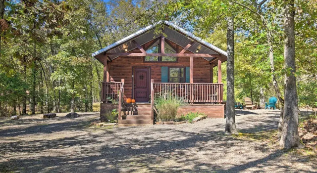 Апартаменты Broken Bow Hideaway w/ Hot Tub & Fire Pit!