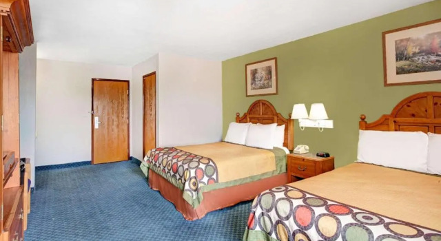 Четырёхместный номер Standard Super 8 by Wyndham West Memphis