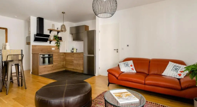 3 p 60 M2 Lesapparts Paris-Clichy terrasse équipée et wifi gratuit