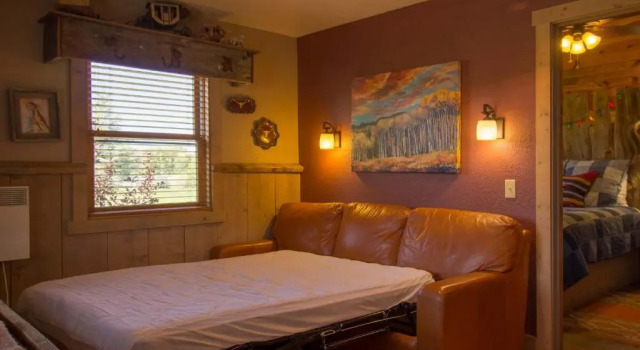Cozy 1 BR with a Pullout Sofa bed and Kitchenette, Varaa Hotelli Panguitch 