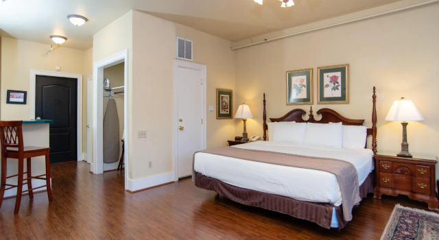 Полулюкс MarQueen Hotel - NEWLY RENOVATED
