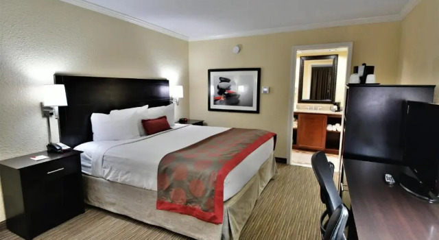 Номер Standard Ramada by Wyndham Jacksonville Hotel & Conference Center