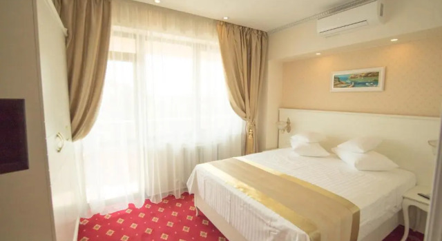 Полулюкс с балконом MSR Port Hotel