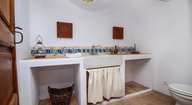 A Real Oasis In Colonial Style Villa
