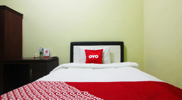 Номер Standard RedDoorz at Guesthouse Oemah Opa Metro Lampung