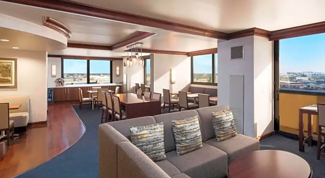 Двухместный номер Standard с балконом и с видом на город Sheraton Norfolk Waterside Hotel