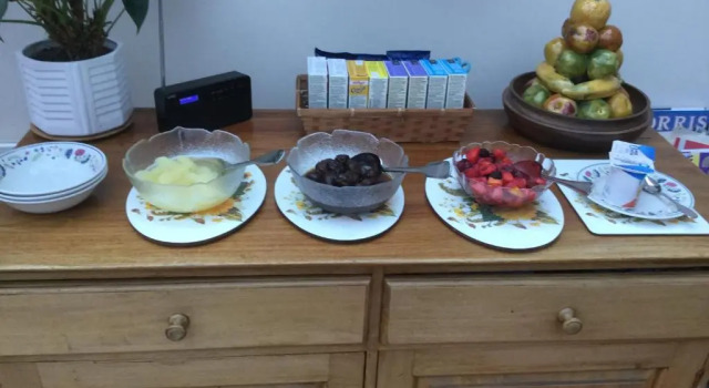 Номер Standard Albertine ,A warm welcome awaits you ,Offering en-suite room only accommodation,Ideal location for Solent Way ,High Street ,Isle of Wight ,New Forest