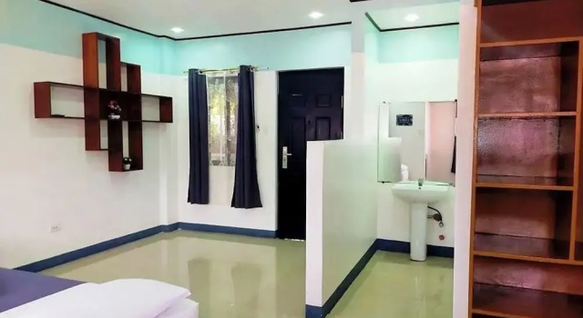 Семейный номер Standard с балконом EC Hotel near Laoag Airport
