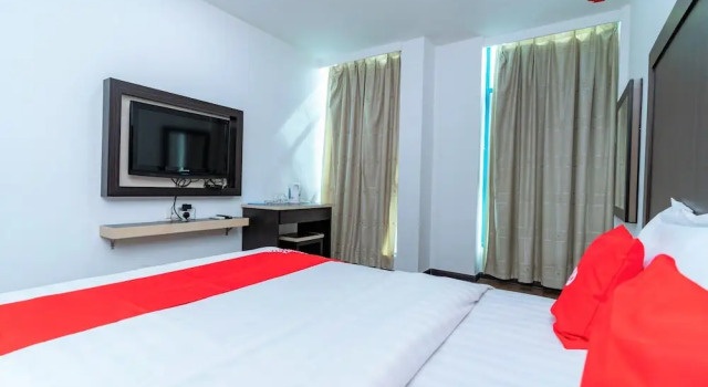 OYO 90375 Reggae Inn, Rezerwuj Hotel Hotele w Sarawak z parkingiem, Parking