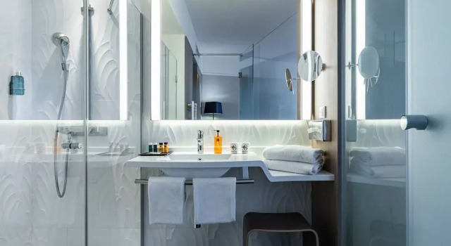 Семейный номер Standard Hôtel Oceania Le Métropole