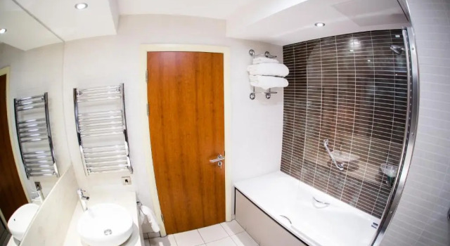 Трёхместный номер Standard Drayton Manor Hotel