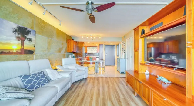 Апартаменты с 2 комнатами с балконом Tropical Retreat w/ Pool & Tennis Courts in Hudson
