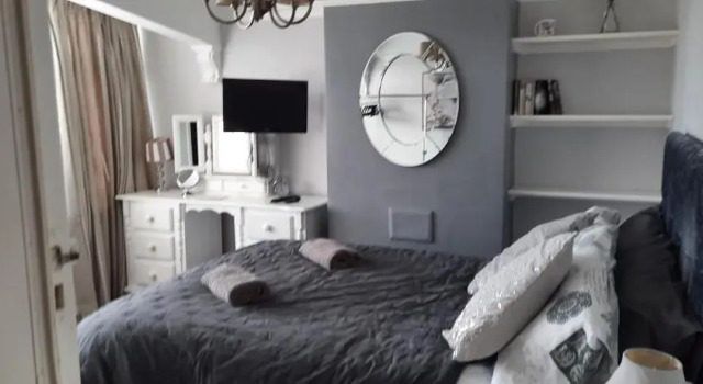 Cosy and Stylish House on the Coast Near Liverpool, Забронировать Отель Уиррал Мерсисайд