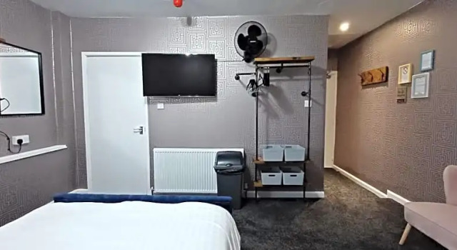 Семейный люкс с балконом Vinnies Family Hotel