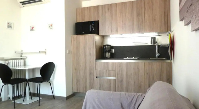 Апартаменты New 1 bedroom apt place Garibaldi