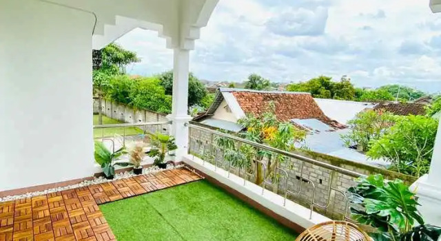 Villa Latar Ombo, Boek Villa Mergangsan Timuran