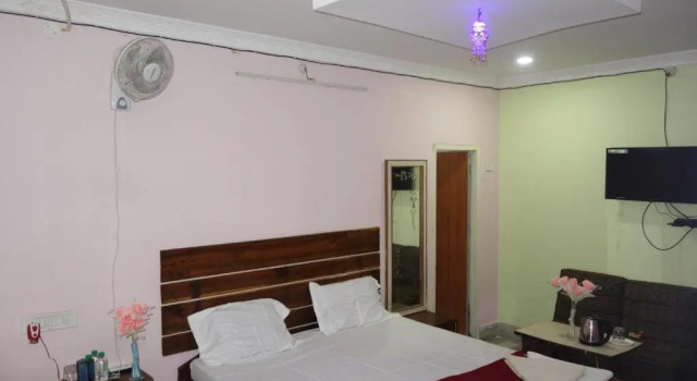 Standard Dreier Zimmer Hotel HCB
