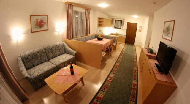 Ferienappartements Heinzle - Ihr Ferienresort, Забронировать Отель Отели Тироля с бассейном, Бассейн