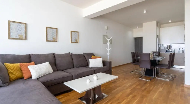 Jay's Penthouse 2-BR Apt W/ Terrace in Larnaca, Book Hotel Larnaka Larnaca Region, near Larnaca Aqueduct