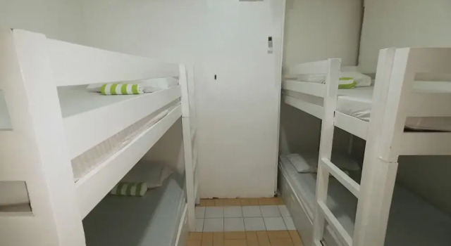 Кровать в общем номере (женский номер) Resorts Side Hostel near Shangrila