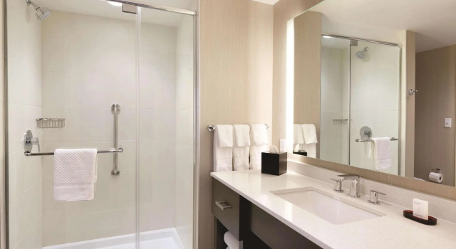 Двухместный люкс с 2 комнатами Embassy Suites Oklahoma City Downtown/Medical Center