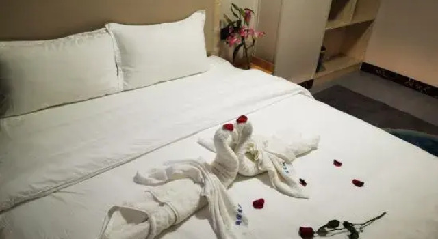 Gongshan Guoxin Inn, Prenota Hotel Hotel a Deqin con parcheggio, Parcheggio