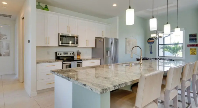 Коттедж Pool & Gulf Access Canal: Chic Cape Coral Home!