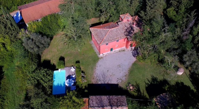 Коттедж Spacious Tuscan Farmhouse