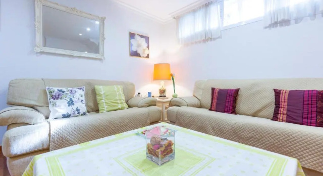 Bright Apartment With Bedroom, Living Room and Private Bathroom by the sea, Prenota Appartamento Hotel a Axarquía con parcheggio, Parcheggio