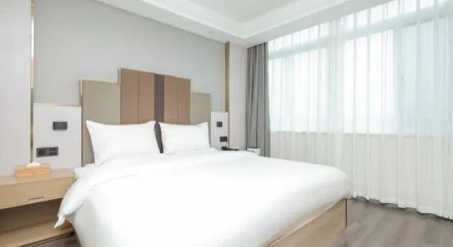 Люкс Deluxe Yilong Ruiyun Hotel (Guangcai Market Store at Anqing High speed Railway Station)