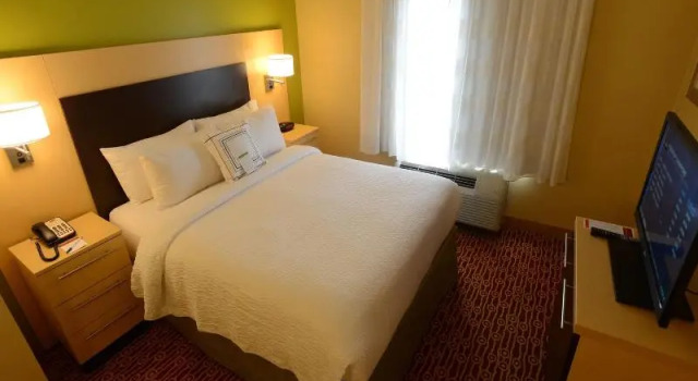 Четырёхместный люкс TownePlace Suites by Marriott Bowling Green