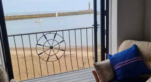 Whitby Beachfront Cottage, Забронировать Отель Отели Йоркширских вересковых поля 4 звезды, 4*