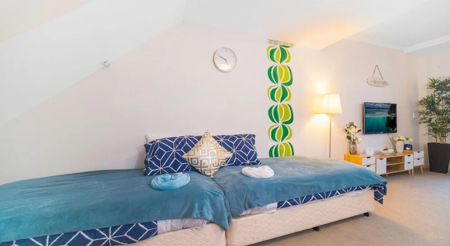 Near Airport & Train Station Stylish Two-Story Apartment