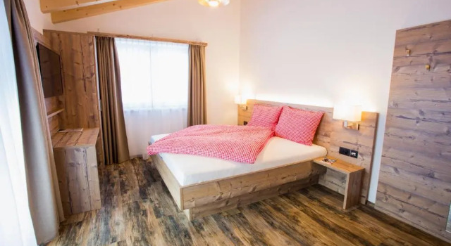 Piz Ot, Book Hotel Samnaun Engadin