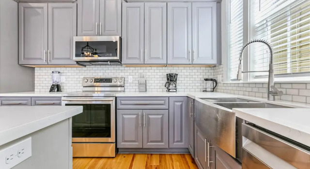 Коттедж Classic Chic 4 BR Condo - Large Pool - Perfect Location