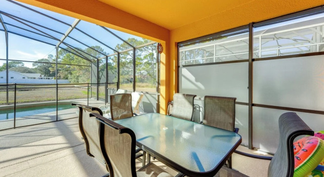 Poolside Living: Family Retreat 12 Mi to Disney