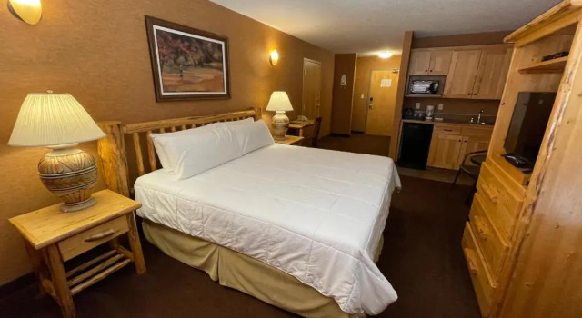Люкс Standard Elkwater Lake Lodge and Resort