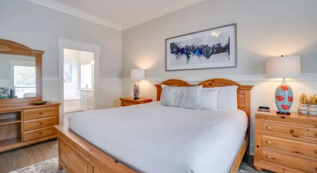 30A Beach House - Walking on Sunshine by Panhandle Getaways, Book Feriehus Villaer i Seacrest, Villa
