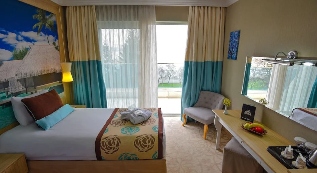 Двухместный номер Standard с балконом Hotel Izgrev Spa & Aquapark