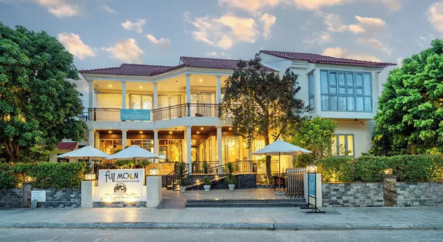 Full Moon Apartments