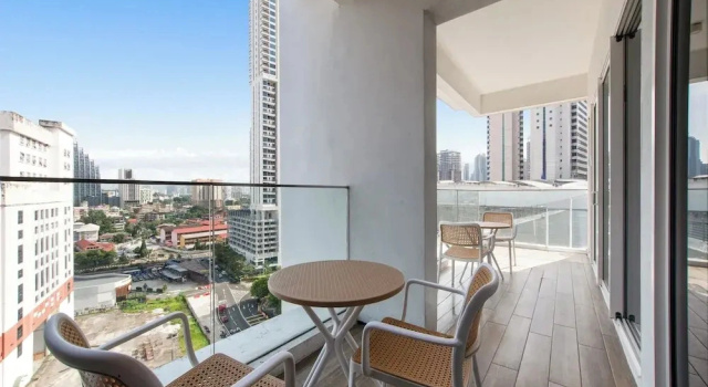 Четырёхместный люкс Luxury с 3 комнатами с балконом и с видом на город KLCC Quill Residences by Avery #Located in the City Center #10 mins walk to Twin Towers #Infinity pool#中英文房东