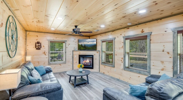 The Orange Cottage 2 Bedroom Cabin by Redawning