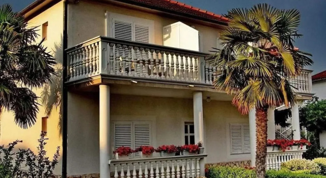 Guest House Mićin, Забронировать Гостевой дом Гостевые дома Водице, рядом с Частный Пляж Отеля «Кристина», Гостевой дом