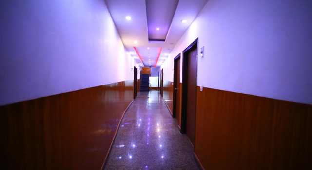 Airport Hotel Earth